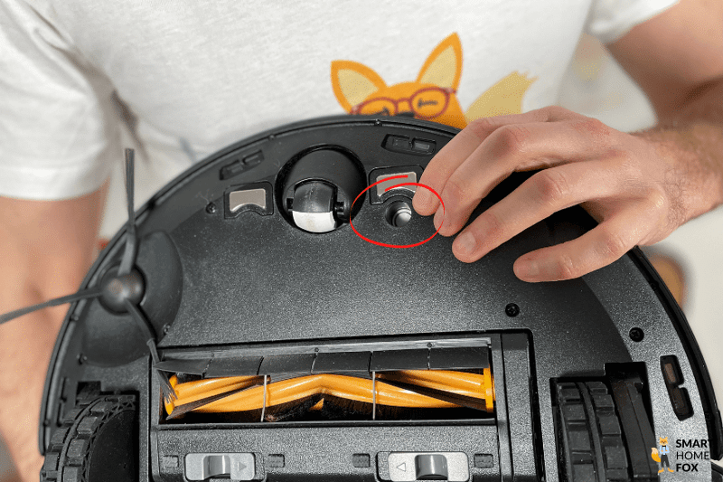 Teppicherkennungssensor an der Unterseite des Yeedi Vac Hybrid ist zu sehen